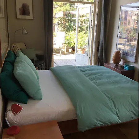 Bed & Breakfast Leonie Den Haag